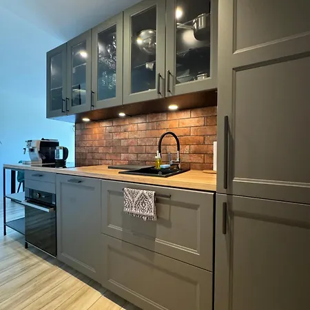 Misvest Lord Karol Ζάμπρτσε